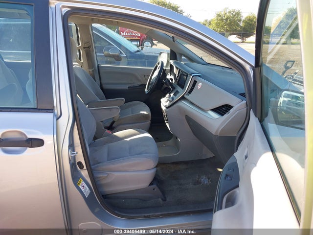 Toyota Sienna L 7 Passenger 2017 5TDZZ3DC9HS821027 Image 5