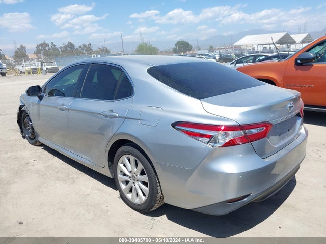 Toyota CAMRY LE 2018 4T1B11HK0JU620449 Image 3