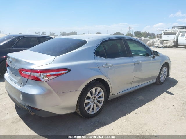 Toyota CAMRY LE 2018 4T1B11HK0JU620449 Image 4