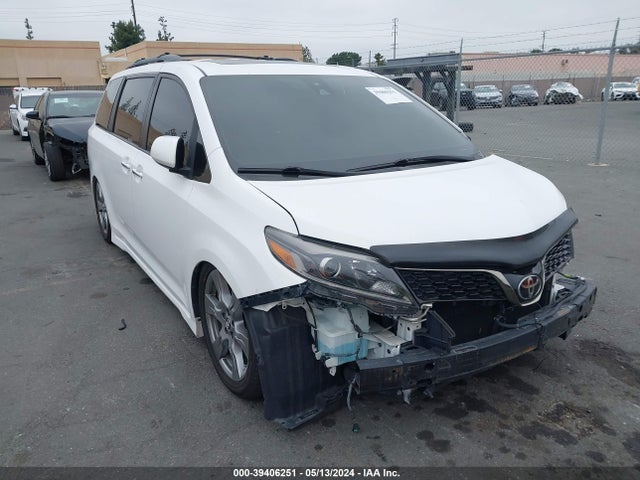 Toyota Sienna Se Premium 8 Passenger 2018 5TDXZ3DC1JS933303 main image