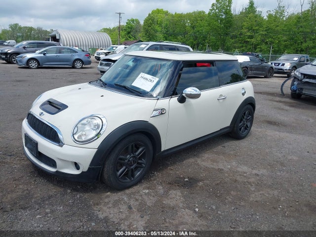 2009 MINI COOPER S WMWMF73589TW81047 Photo 1