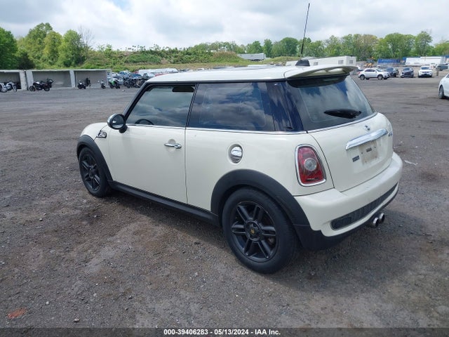 2009 MINI COOPER S WMWMF73589TW81047 Photo 2