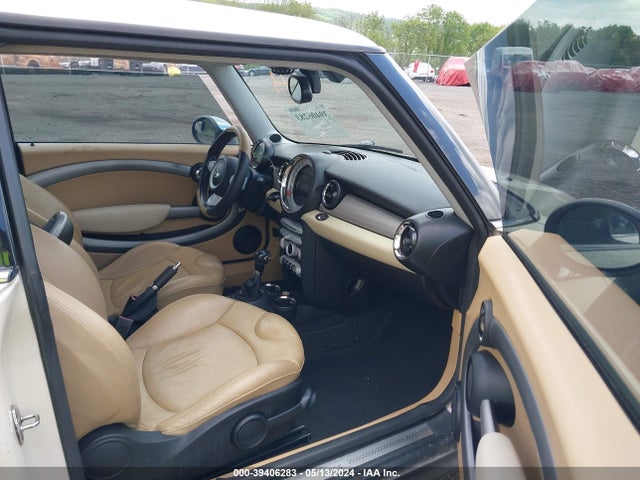 2009 MINI COOPER S WMWMF73589TW81047 Photo 4