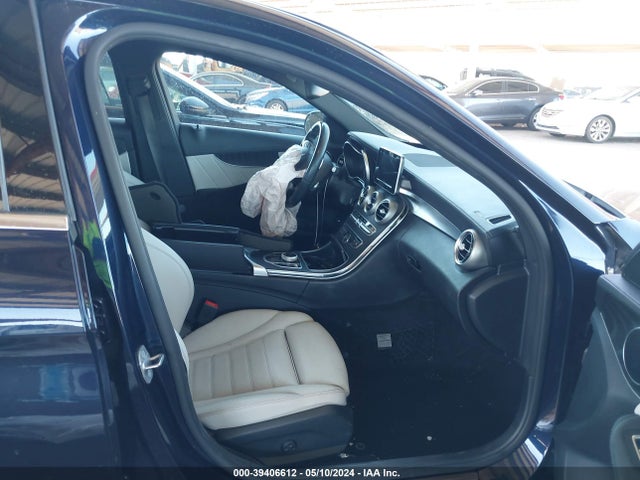 55SWF4JB4HU212895 Mercedes-Benz C 300 Luxury/sport
