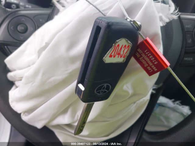 2T3G1RFV9MW168563 Toyota RAV4 LE