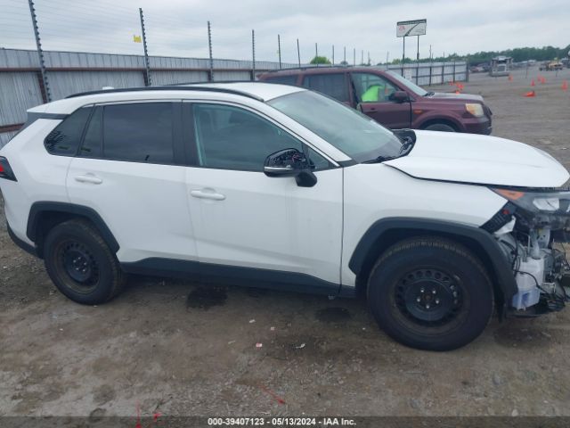 2T3G1RFV9MW168563 Toyota RAV4 LE