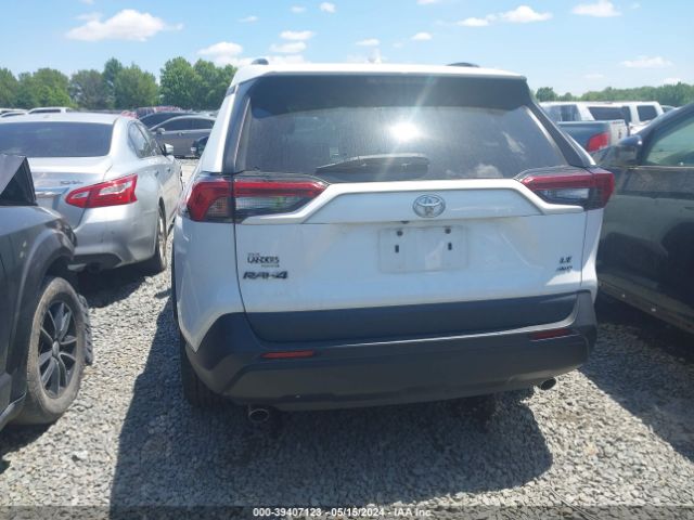 2T3G1RFV9MW168563 Toyota RAV4 LE