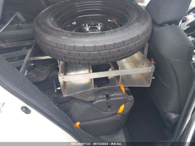 2T3G1RFV9MW168563 Toyota RAV4 LE