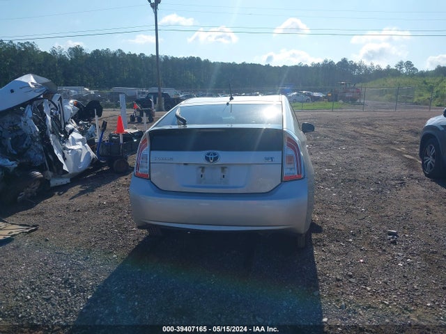 Toyota Prius Two 2015 JTDKN3DUXF0407048 Image 17