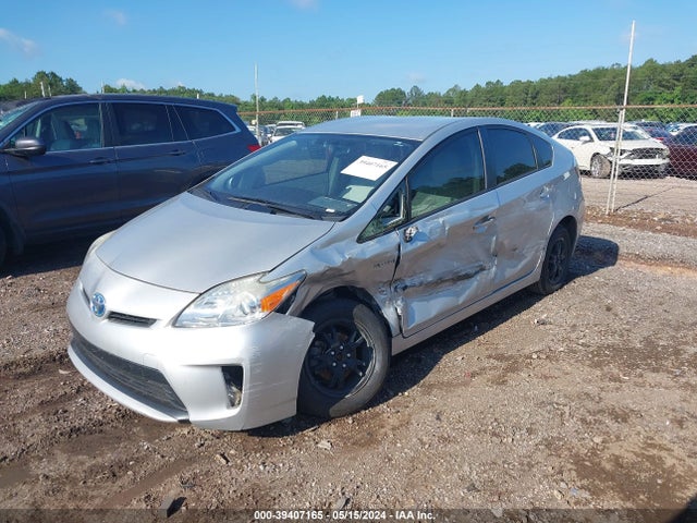 Toyota Prius Two 2015 JTDKN3DUXF0407048 Image 2