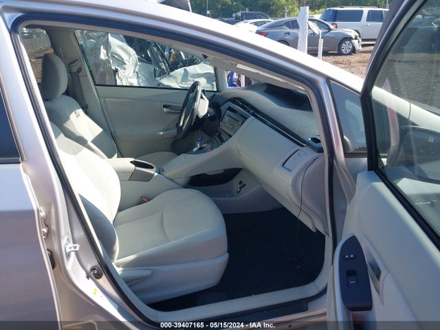Toyota Prius Two 2015 JTDKN3DUXF0407048 Image 5