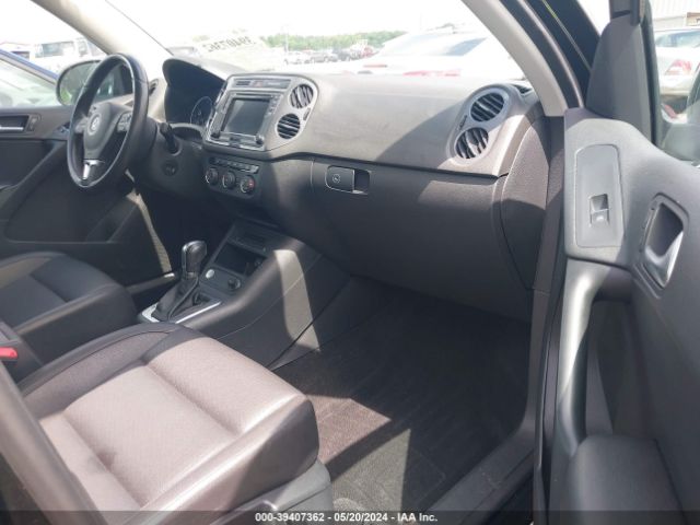 WVGSV7AX9HK000833 Volkswagen Tiguan 2.0t Wolfsburg Edition