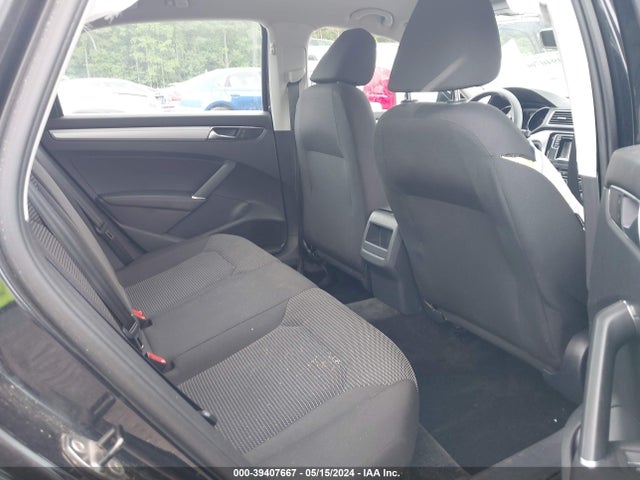 1VWAT7A37HC030147 Volkswagen Passat 1.8t S