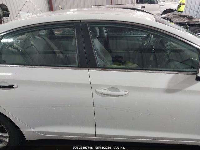 Hyundai Sonata 2016 5NPE24AF5GH402426 Image 13
