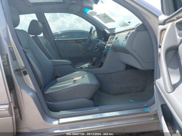 2002 MERCEDES-BENZ E-CLASS WDBJF83J82X069095 Photo 4