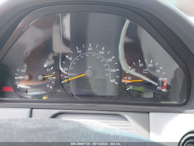 2002 MERCEDES-BENZ E-CLASS WDBJF83J82X069095 Photo 6