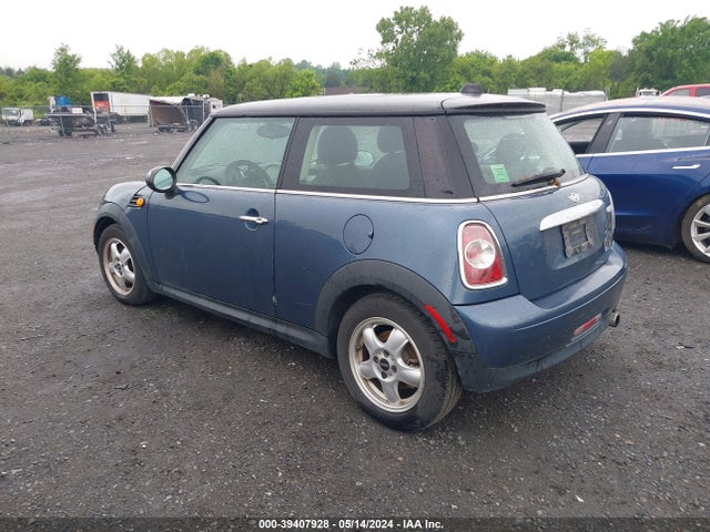 2011 MINI COOPER WMWSU3C59BT093265 Photo 2