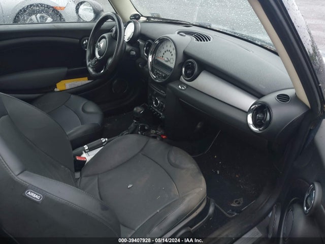 2011 MINI COOPER WMWSU3C59BT093265 Photo 4