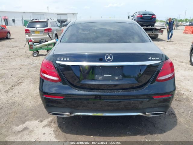 WDDZF4KB2JA381699 Mercedes-Benz E 300 4matic