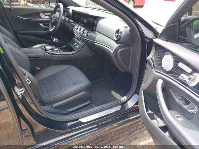 WDDZF4KB2JA381699 Mercedes-Benz E 300 4matic