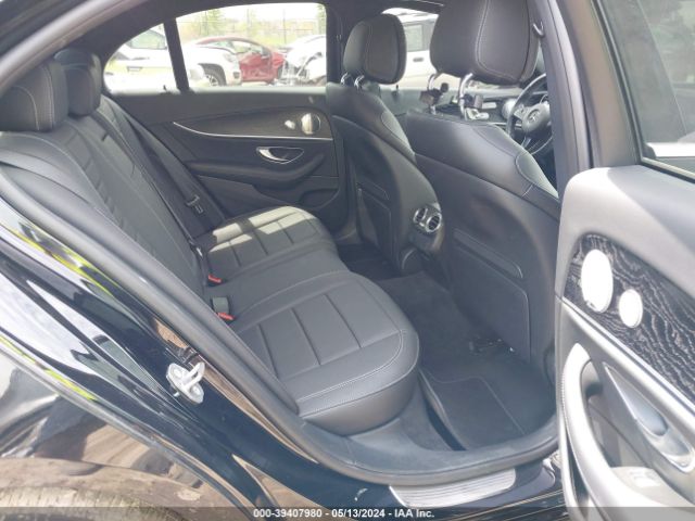 WDDZF4KB2JA381699 Mercedes-Benz E 300 4matic