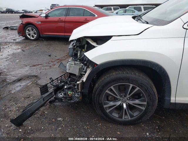 Toyota Highlander Le Plus 2019 5TDZZRFH9KS306600 Image 18