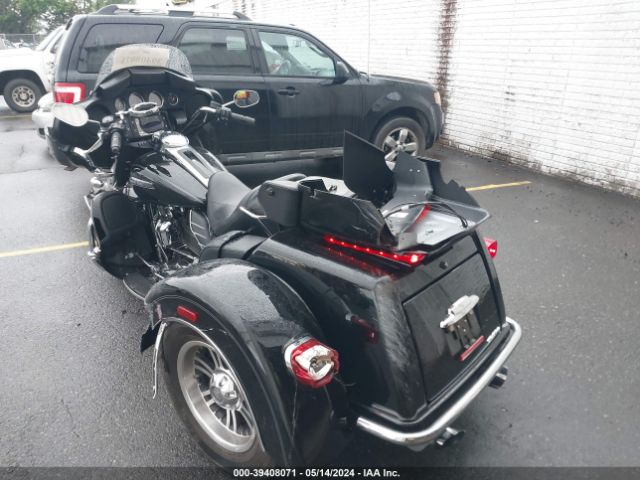 2017 HARLEY-DAVIDSON FLHTCUTG 1HD1MAD10HB852364 Photo 2