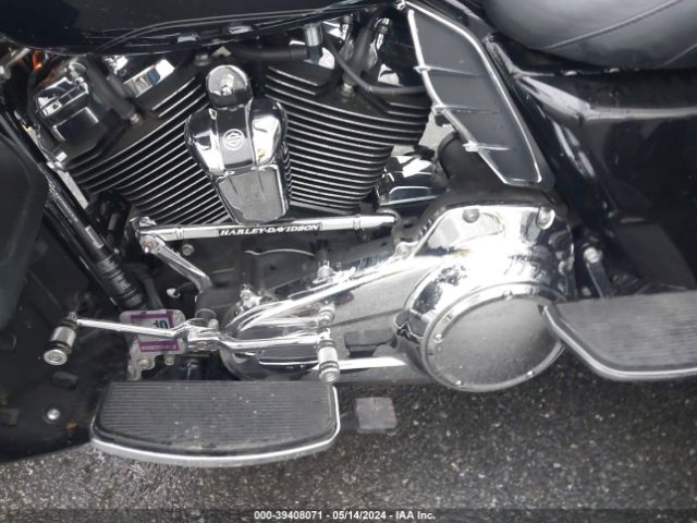 2017 HARLEY-DAVIDSON FLHTCUTG 1HD1MAD10HB852364 Photo 8