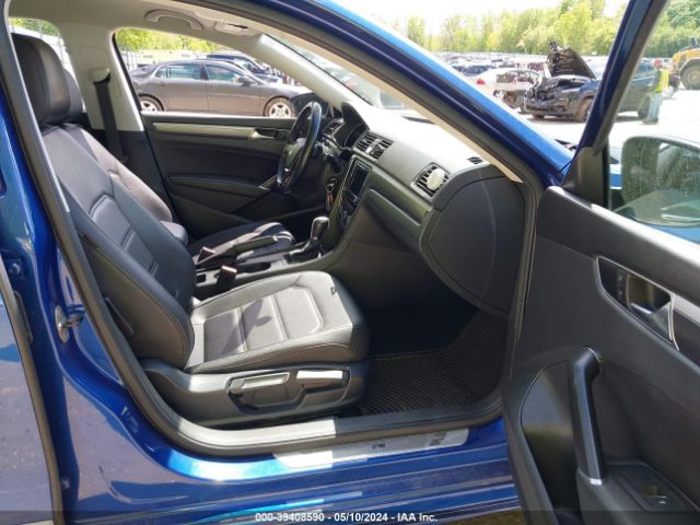 1VWDT7A32HC008523 Volkswagen Passat 1.8t R-line