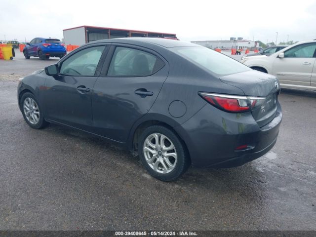 3MYDLBYV5JY312456 Toyota YARIS IA