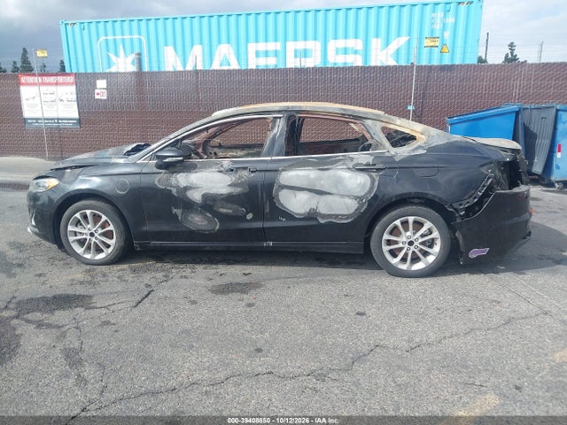 3FA6P0SU8KR185381 Ford Fusion Energi Titanium