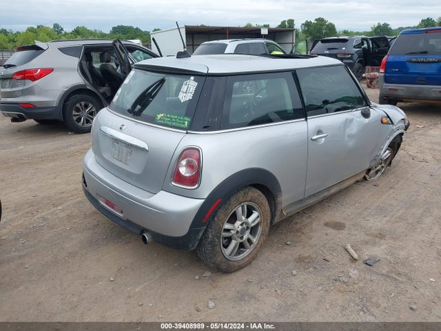 2011 MINI COOPER WMWSU3C56BTX96712 Photo 3