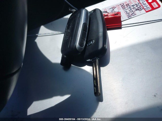 KIA Optima S 2018 5XXGT4L34JG242132 Image 11