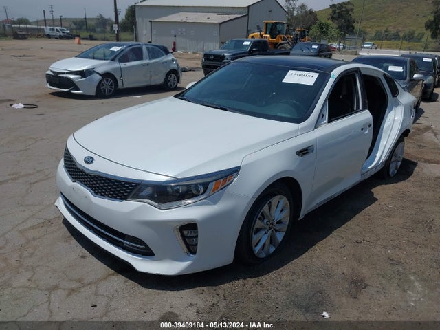 KIA Optima S 2018 5XXGT4L34JG242132 Image 2