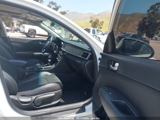 KIA Optima S 2018 5XXGT4L34JG242132 Image 5