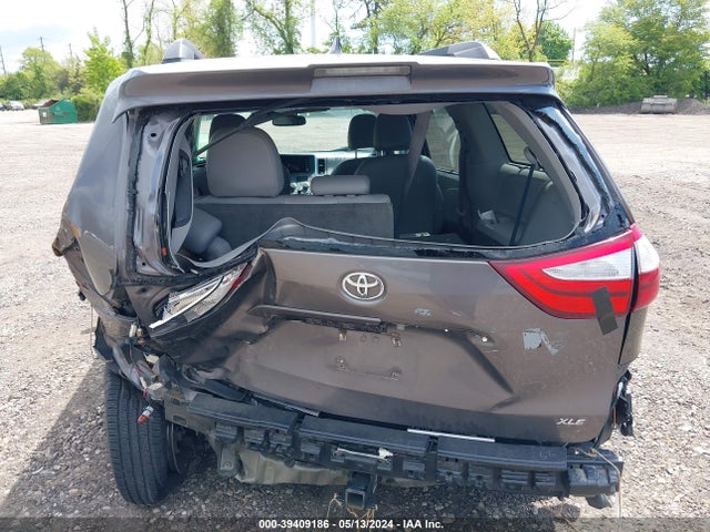 Toyota Sienna Xle 8 Passenger 2018 5TDYZ3DC0JS933197 Image 16