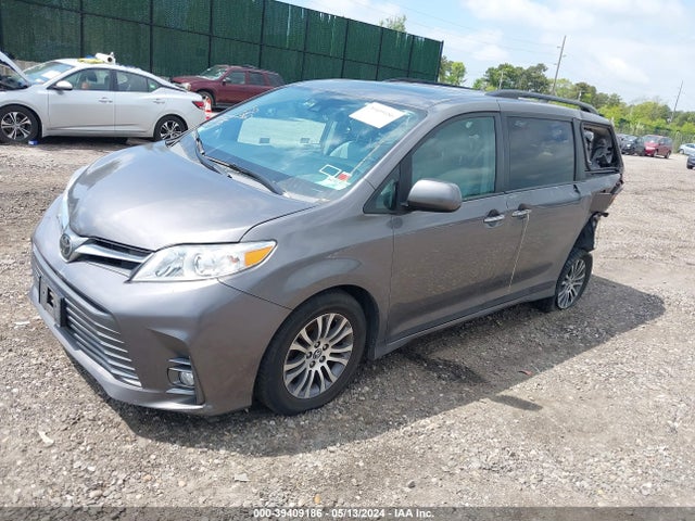 Toyota Sienna Xle 8 Passenger 2018 5TDYZ3DC0JS933197 Image 2