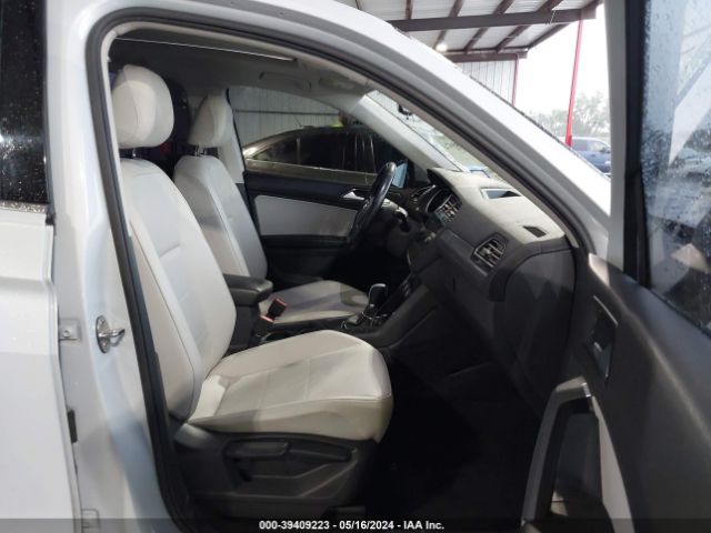 3VV3B7AX3JM017872 Volkswagen Tiguan 2.0t Se/2.0t Sel
