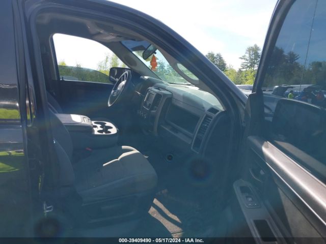 1C6RR7KTXHS834166 RAM 1500 Express  4x4 5'7 Box