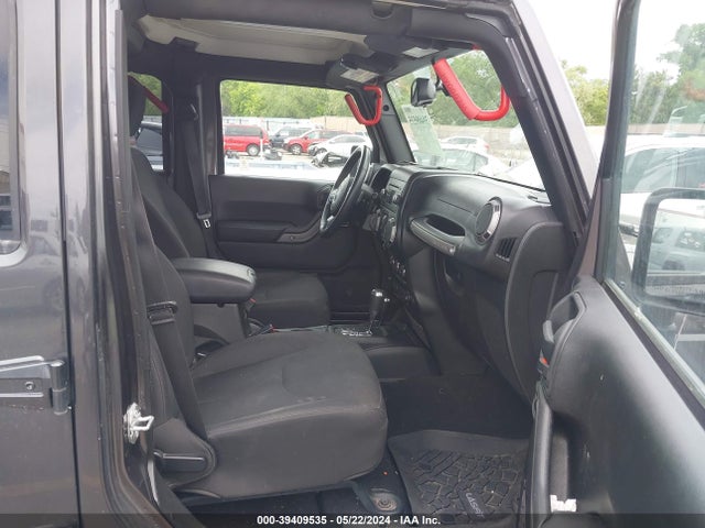 1C4BJWDG0HL639876 Jeep Wrangler Unlimited Sport 4x4