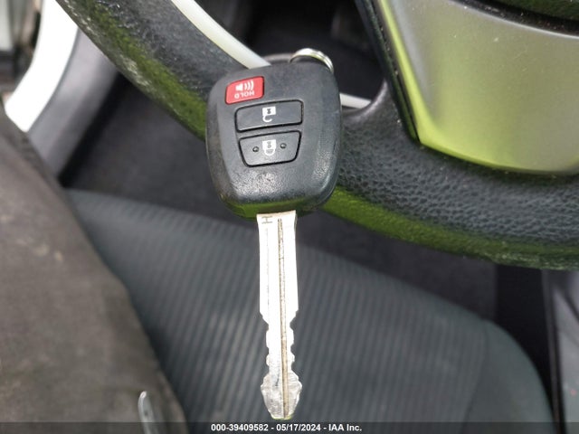 Toyota RAV4 LE 2017 2T3ZFREV3HW365942 Image 11
