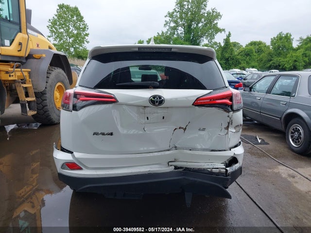 Toyota RAV4 LE 2017 2T3ZFREV3HW365942 Image 16