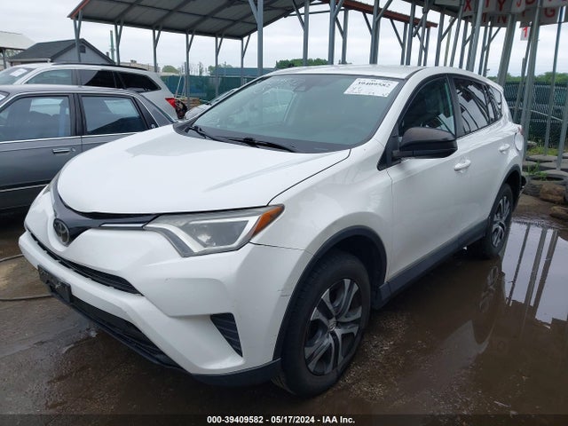 Toyota RAV4 LE 2017 2T3ZFREV3HW365942 Image 2