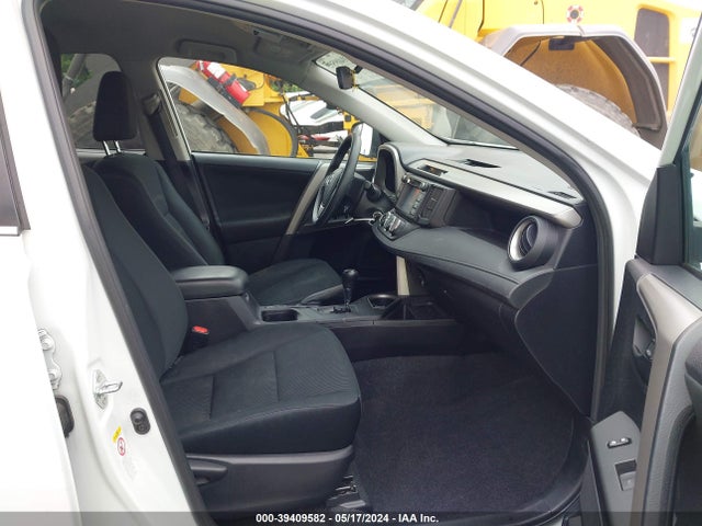 Toyota RAV4 LE 2017 2T3ZFREV3HW365942 Image 5