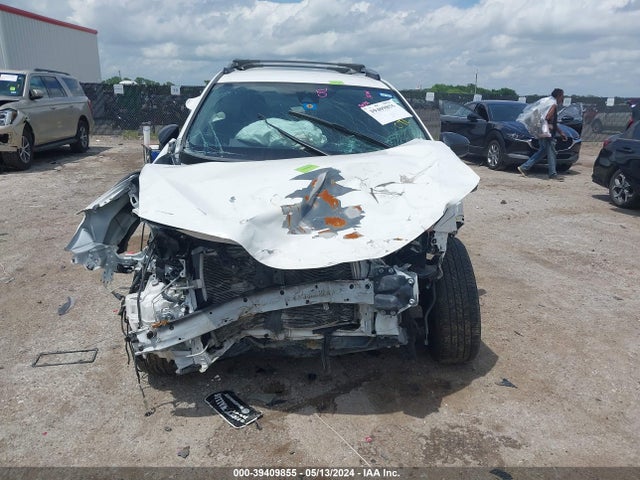 Toyota RAV4 LE 2018 JTMZFREV3JJ151943 Image 12