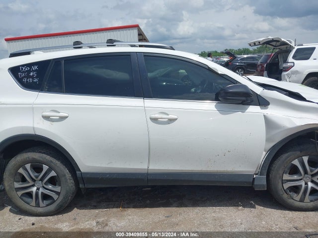 Toyota RAV4 LE 2018 JTMZFREV3JJ151943 Image 13