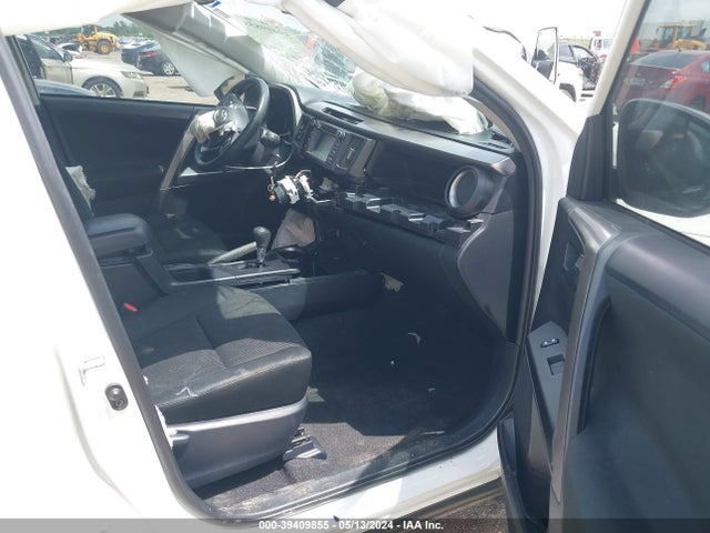 Toyota RAV4 LE 2018 JTMZFREV3JJ151943 Image 5