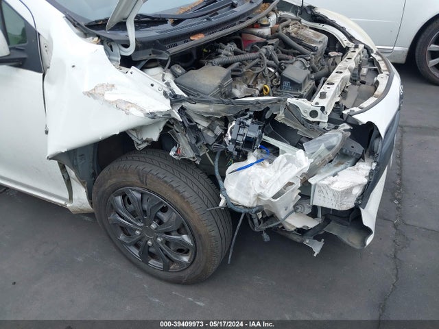 Toyota Prius C One 2016 JTDKDTB37G1118914 Image 6