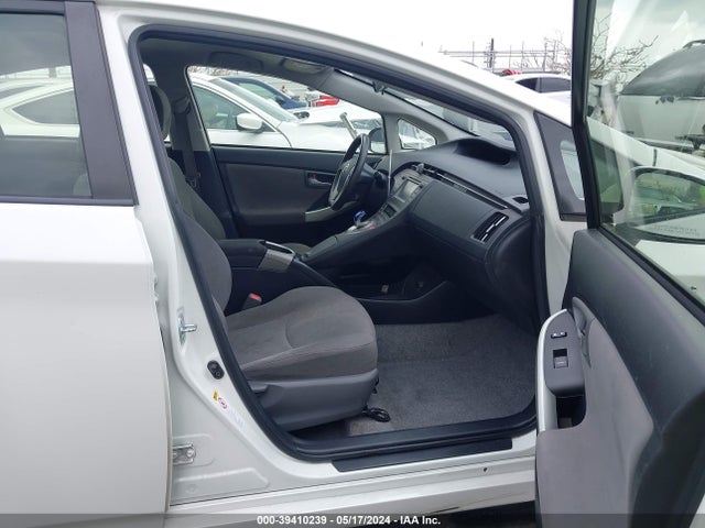 Toyota Prius Three 2015 JTDKN3DU1F1937435 Image 5