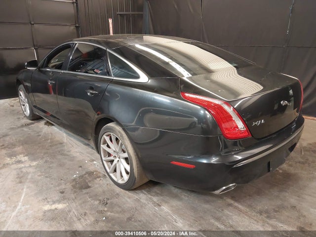 2011 JAGUAR XJ SAJWA2GB2BLV08368 Photo 2